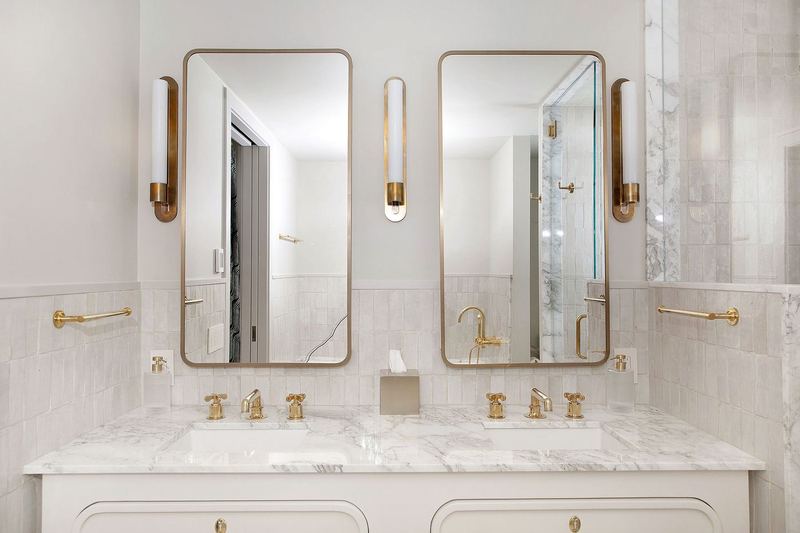 Double vanity, marble slab, unlacquered brass
