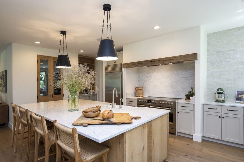 Island with seating, oak floors, black pendants