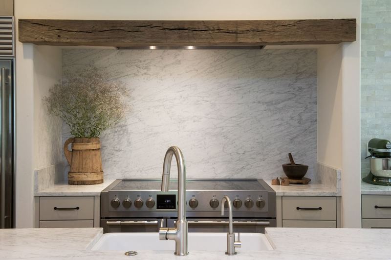 Range wall with book-matched marble and open oak shelves